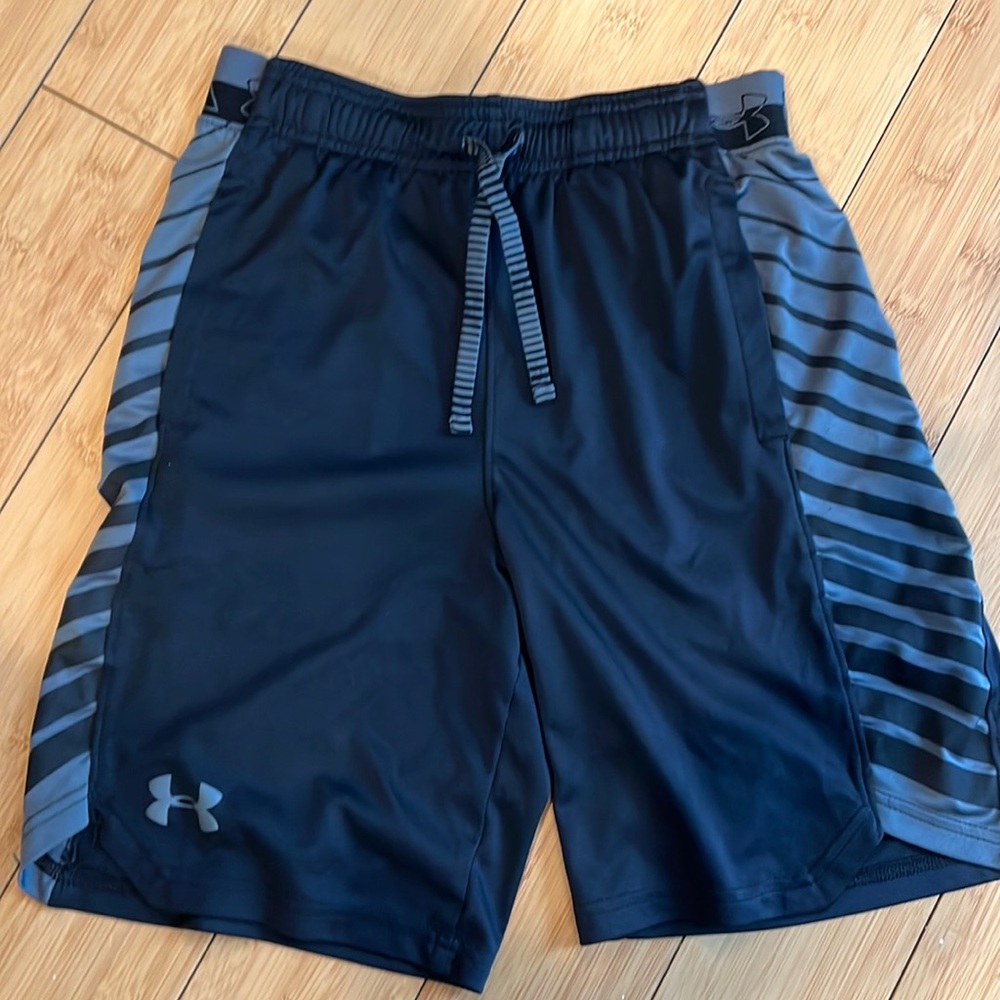 Boys Under Armour athletic shorts black size medium gently worn